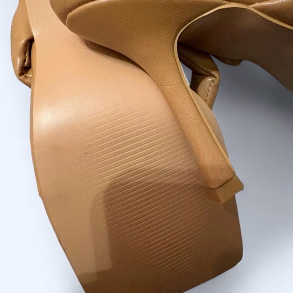 NWOT Pretty Little Thing Tan Heeled Sandals 6 - Picture 4 of 4